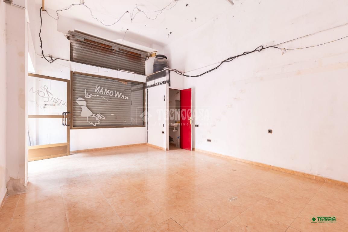 Premises for sale in  Almería Capital