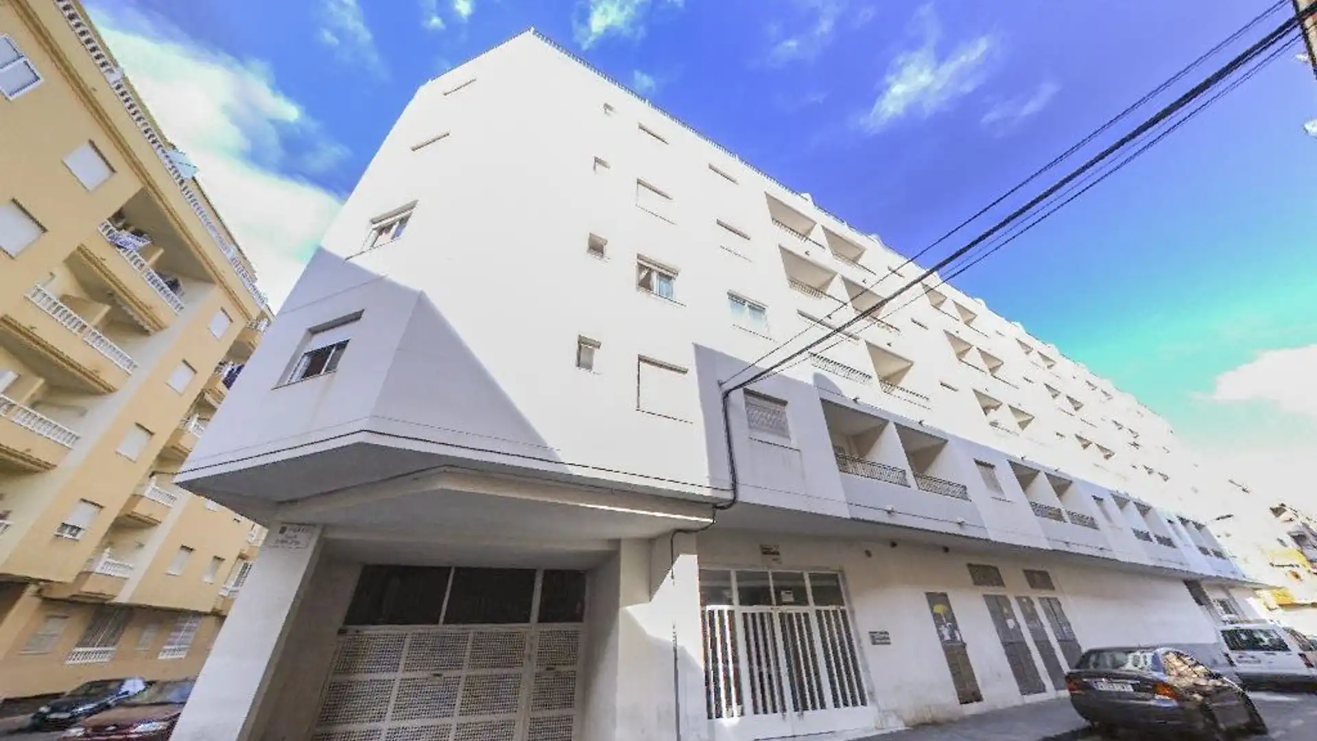 Vista exterior de Piso en venta en Torrevieja con Balcón y Piscina comunitaria