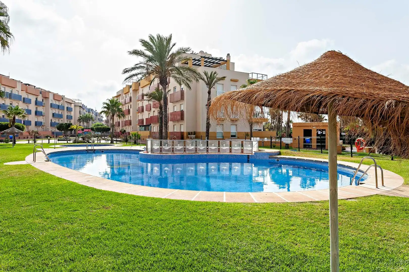 Piscina de Pis en venda en El Ejido amb Aire condicionat, Calefacció i Jardí privat