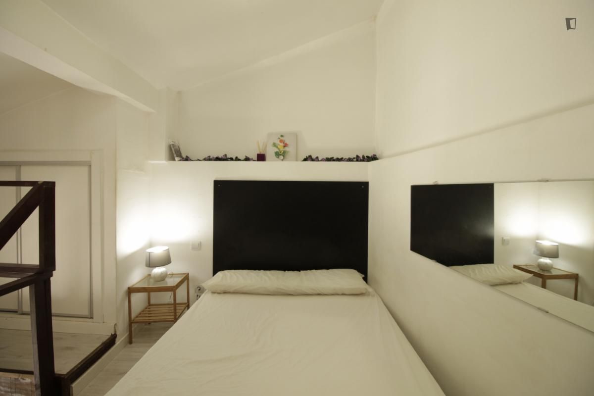 Study to rent in Valdeacederas
