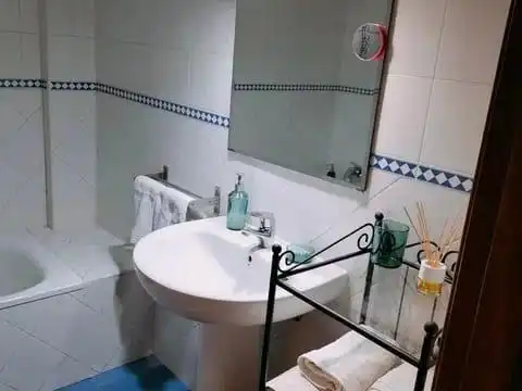 Badezimmer von Wohnung zum Verkauf in Sevilla mit Klimaanlage und Gemeinschaftspool