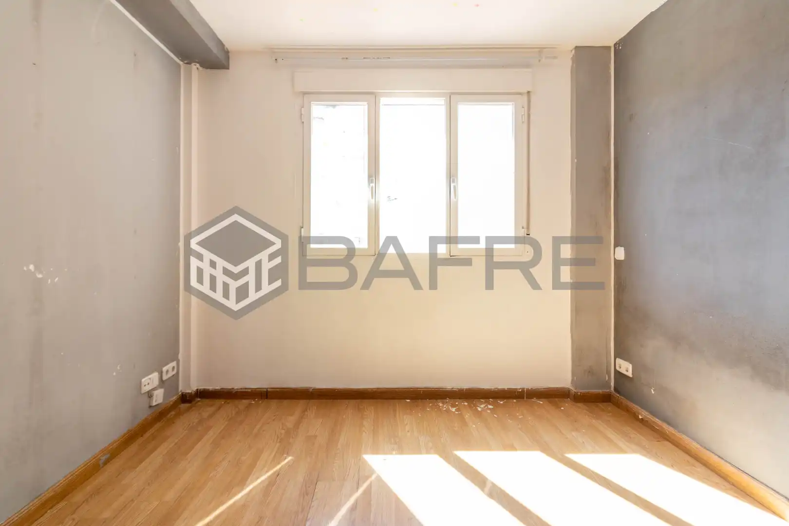 Bedroom of Flat for sale in  Madrid Capital  with Air Conditioner