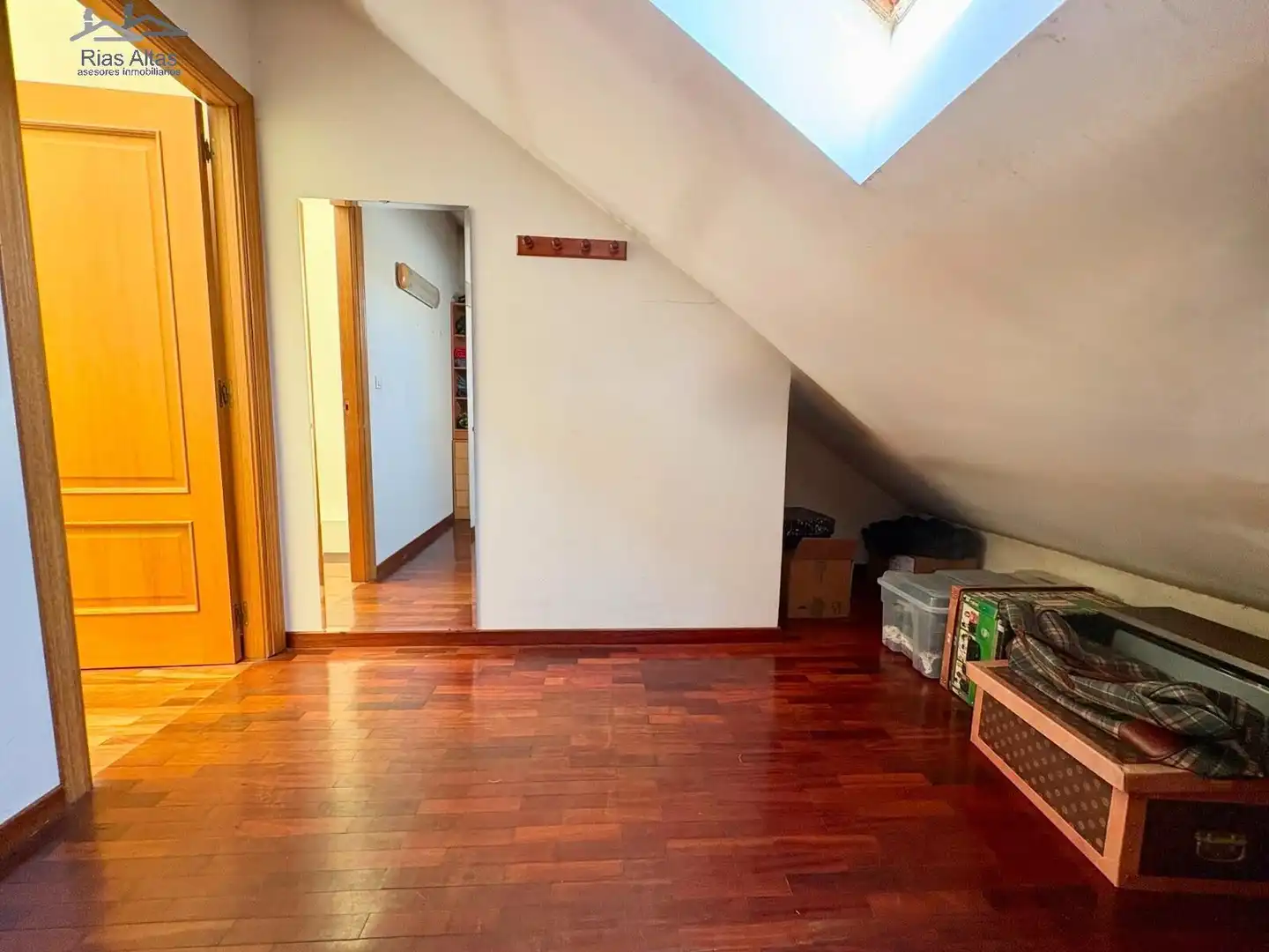 Casa o chalet en venta en Oleiros con Calefacción, Jardín privado y Trastero