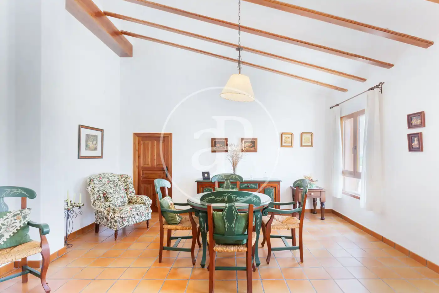 Menjador de Finca rústica en venda en Requena amb Aire condicionat, Calefacció i Jardí privat