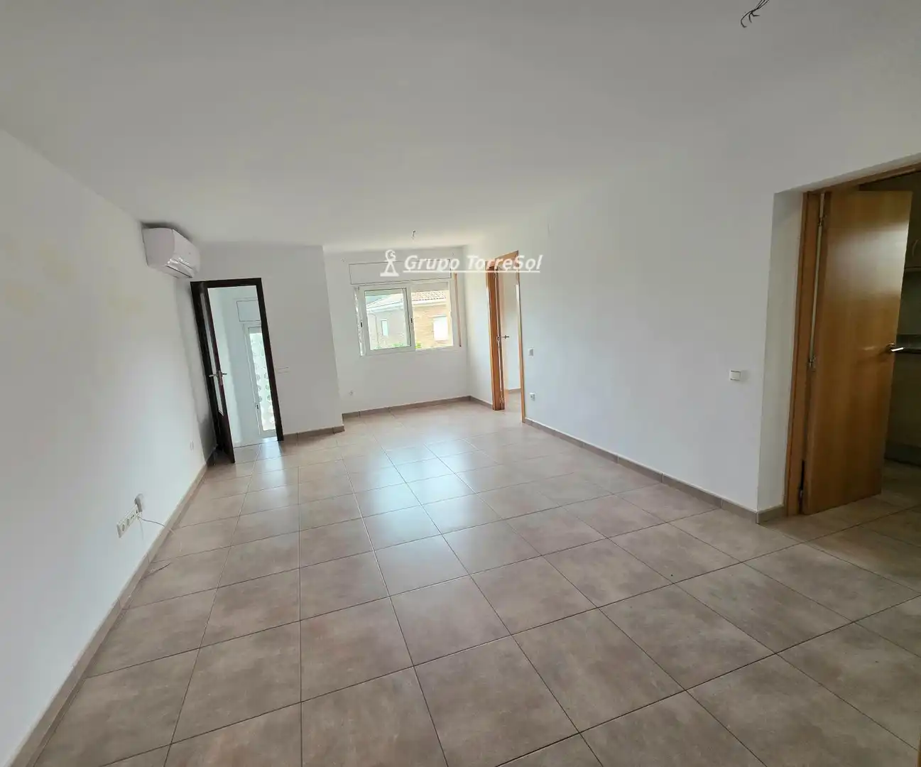 Casa aparellada amb jardí en venda a Figuera, imagen 7