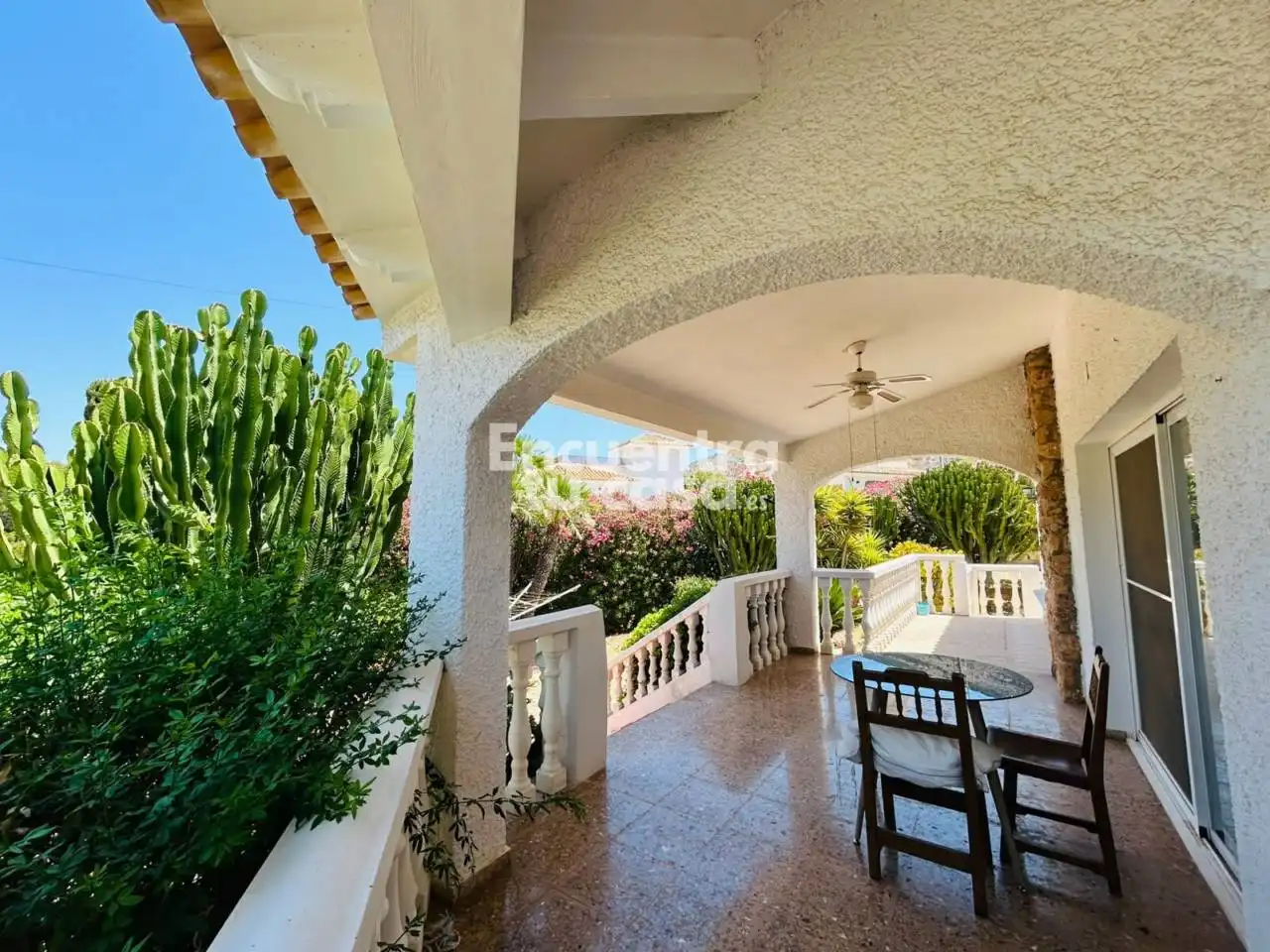 Vista exterior de Casa o xalet en venda en L'Alfàs del Pi amb Aire condicionat, Calefacció i Jardí privat