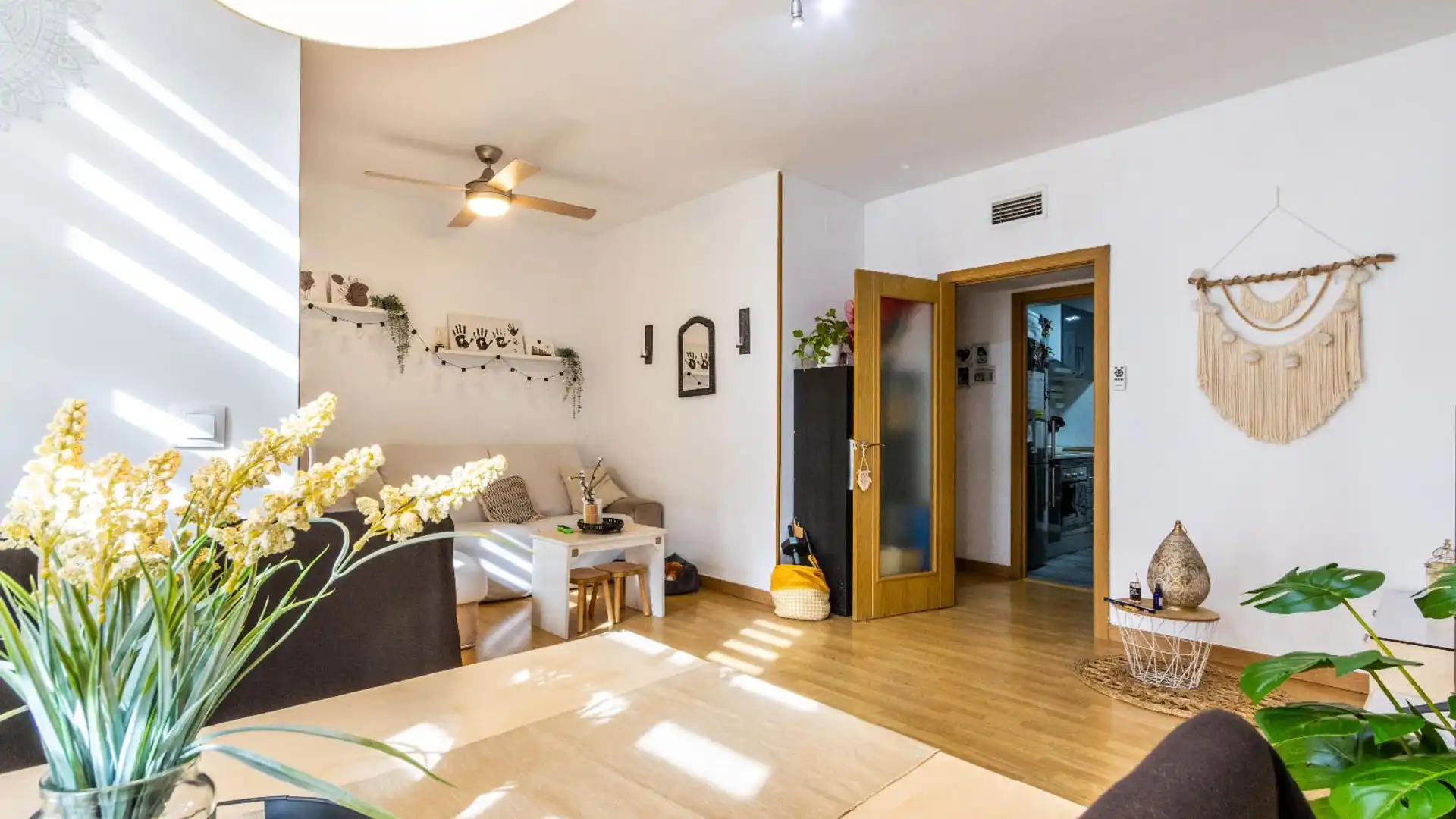 Living room of Flat for sale in Sabadell  with Air Conditioner, Heating and Parquet flooring