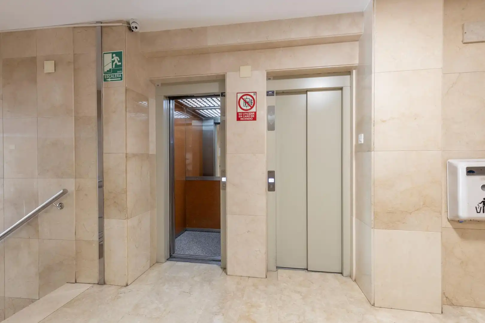 Piso en venta en Granada con Terraza, Amueblado y Balcón