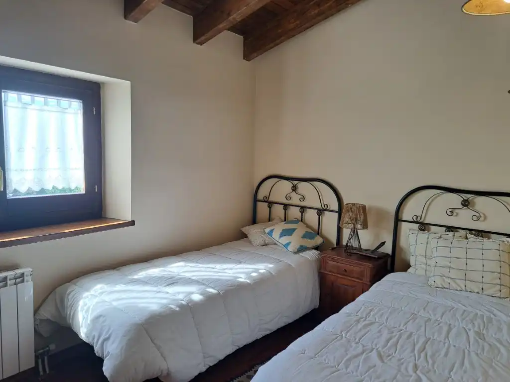 Bedroom of Detached homes for rent in Fontanals de Cerdanya  with Heating, Private garden and Parquet flooring