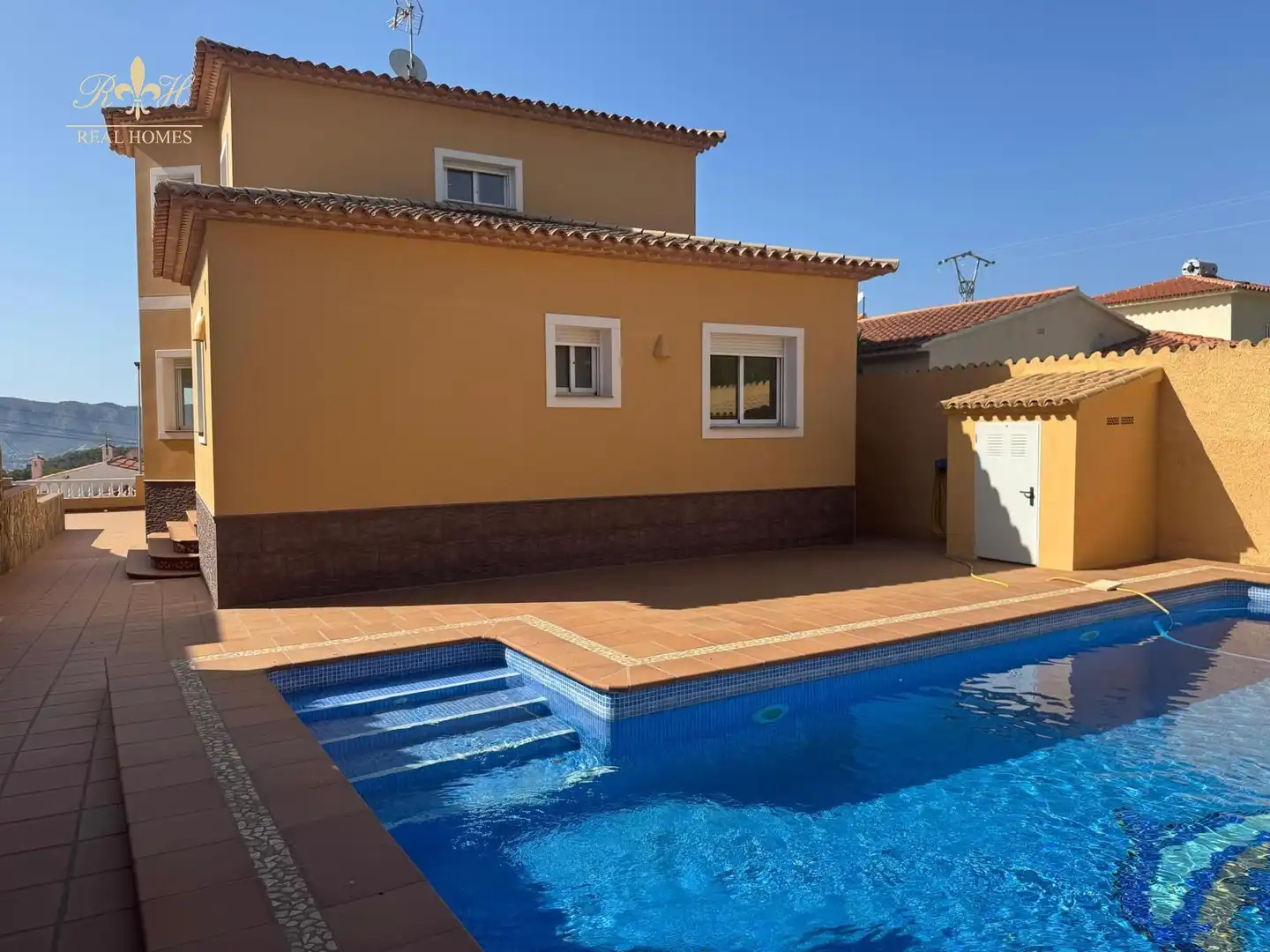 Swimming pool of Houses for sale in L'Alfàs del Pi  with Air Conditioner, Heating and Swimming Pool
