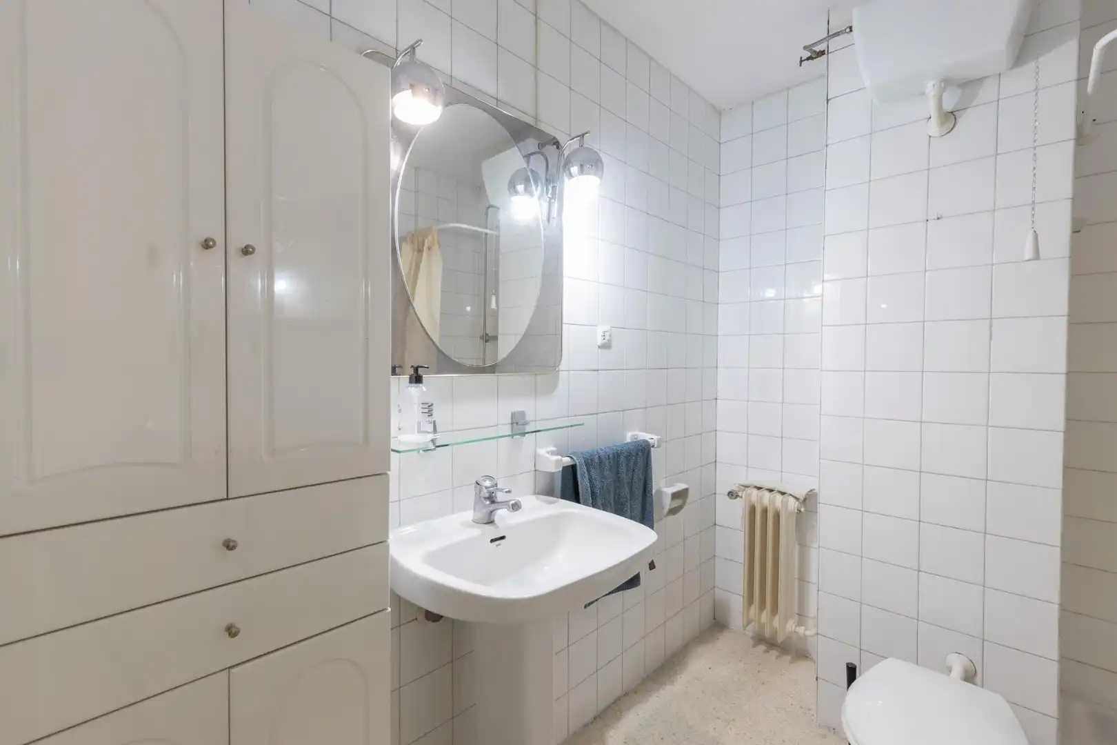 Badezimmer von Wohnung zum Verkauf in Granada mit Heizung und Balkon