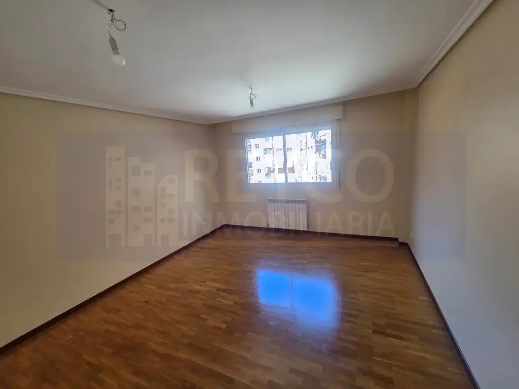 Apartamento con ascensor en venta en Calle Tres De Abril, imagen 3