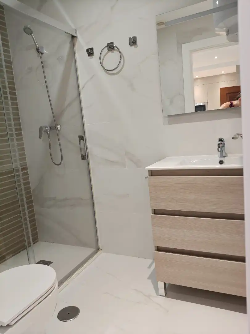 Baño de Apartamento de alquiler en Granada con Calefacción, Amueblado y Lavadora