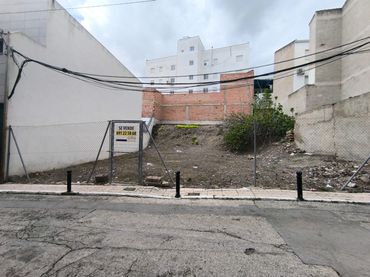 Terreny residencial en venda a Calle Bernabé Vallecillo Olea 8