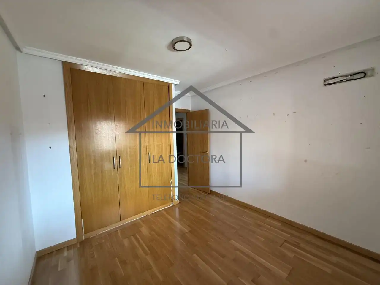 Habitación de Casa adosada en venta en Navalcarnero con Calefacción, Jardín privado y Terraza