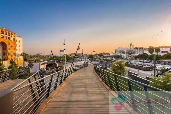 Vista exterior de Ático en venta en Marbella con Terraza y Piscina comunitaria