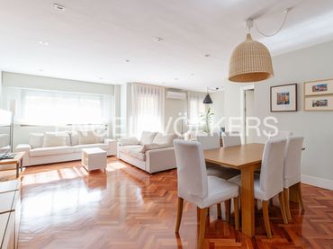 Appartamento con balcone in affitto a Avenida Europa