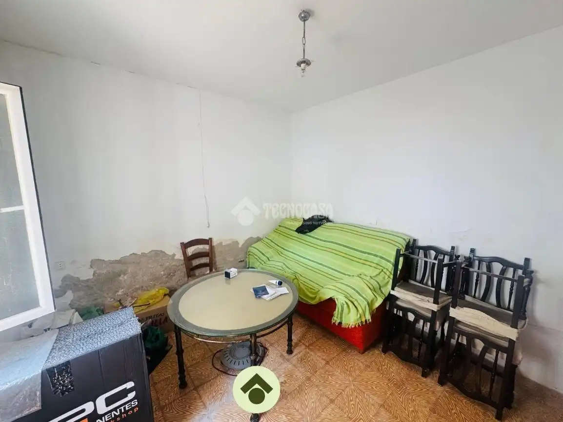 Sala d'estar de Casa adosada en venda en Bujalance amb Aire condicionat, Parquet i Moblat