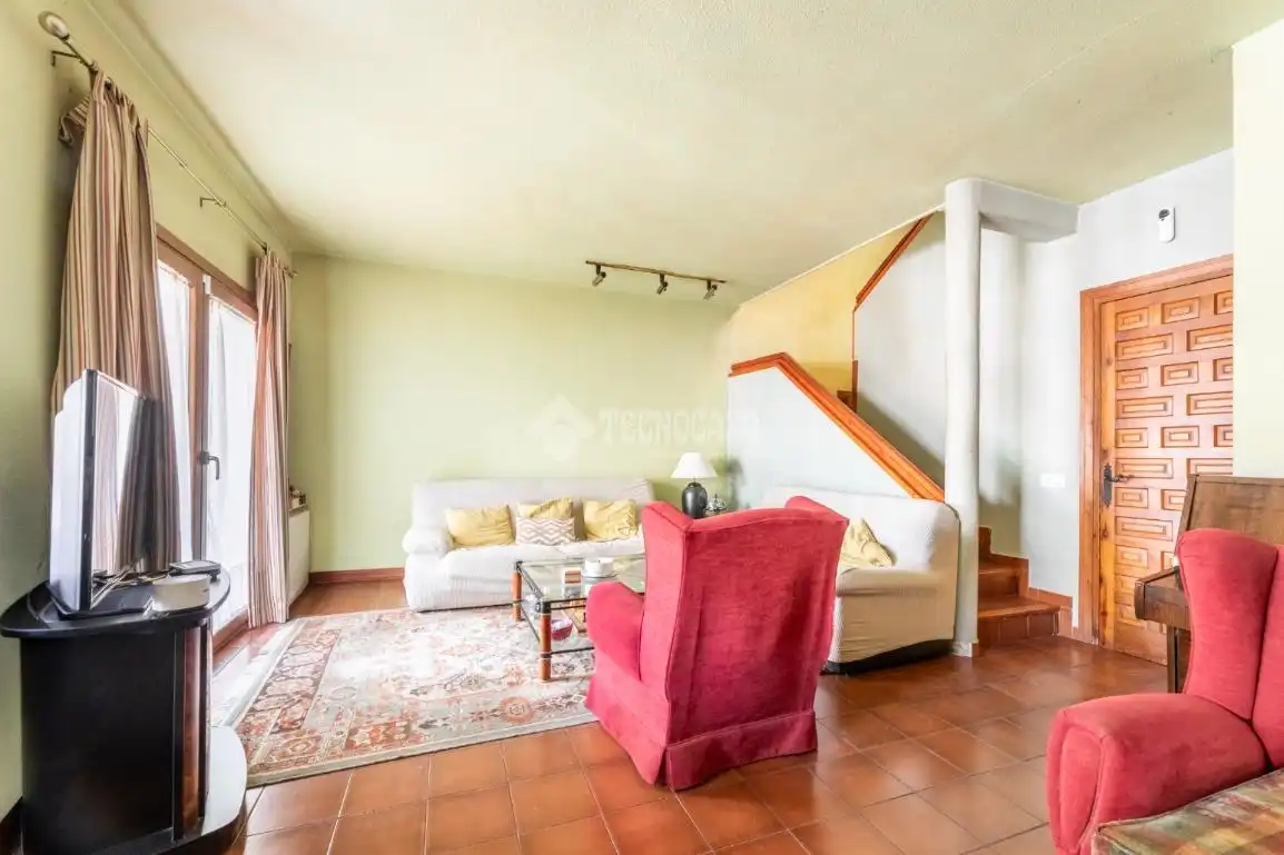 Sala de estar de Casa adosada en venta en Torrelodones con Calefacción, Jardín privado y Terraza