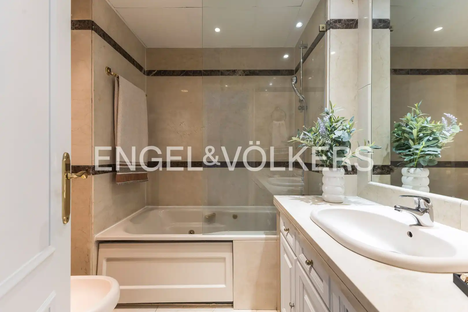 Baño de Piso en venta en Madrid con Aire acondicionado, Calefacción y Piscina