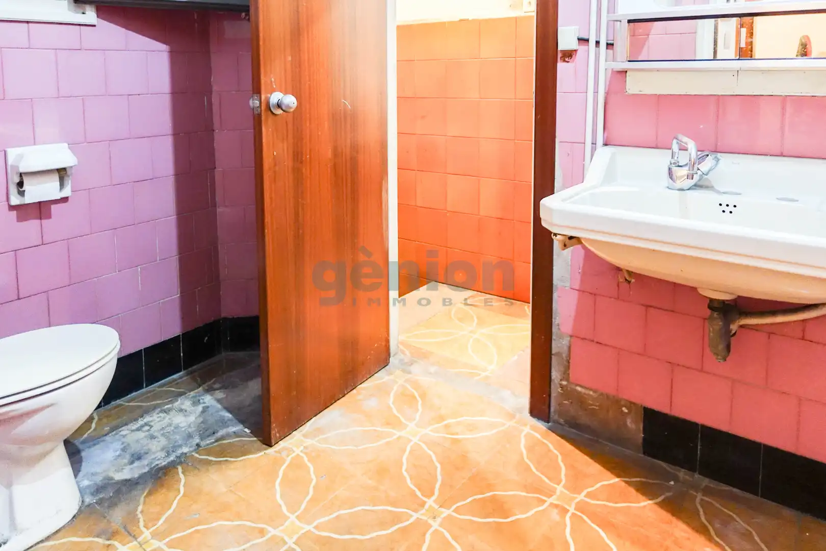 Badezimmer von Residential zum Verkauf in Salt