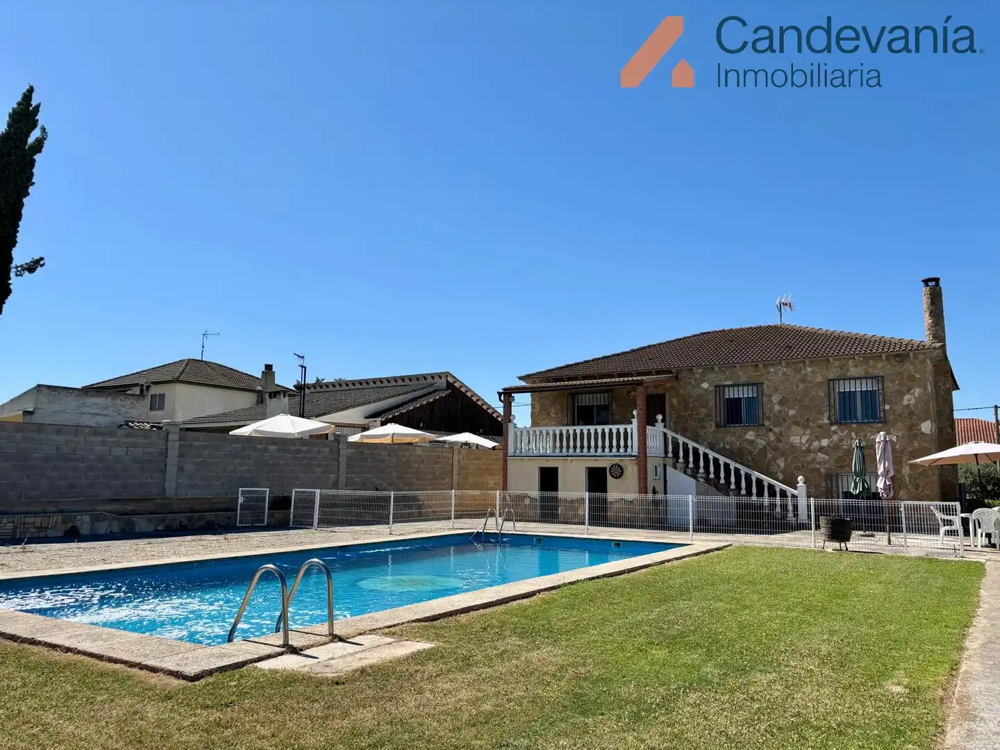 Piscina de Casa o chalet en venta en San Mateo de Gállego con Aire acondicionado, Calefacción y Jardín privado