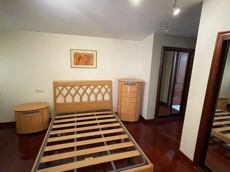 Schlafzimmer von Dachboden zur Miete in Poio mit Heizung, Parkett und Terrasse