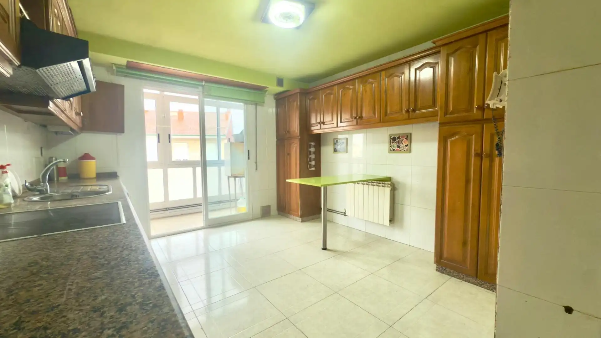 Küche von Wohnung zum Verkauf in Xinzo de Limia mit Parkett, Terrasse und Balkon