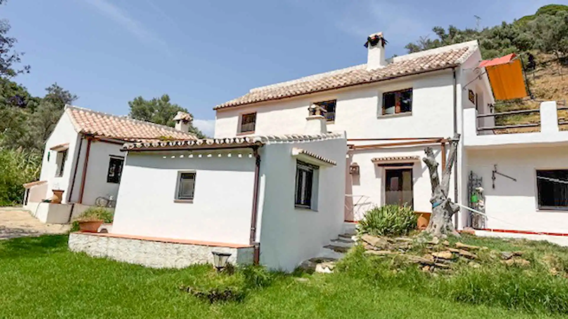 Vista exterior de Casa o xalet en venda en Casares amb Jardí privat, Terrassa i Piscina