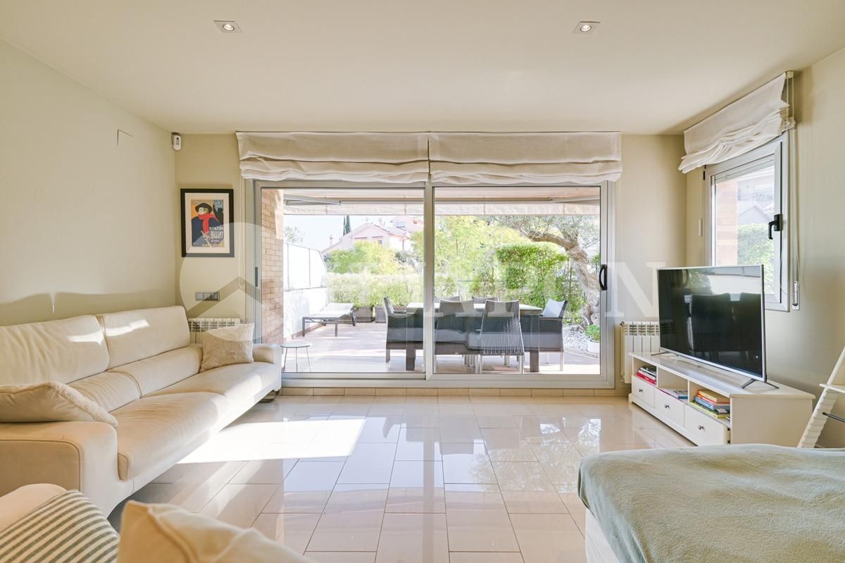 Living room of Single-family semi-detached for sale in Teià  with Heating, Private garden and Terrace