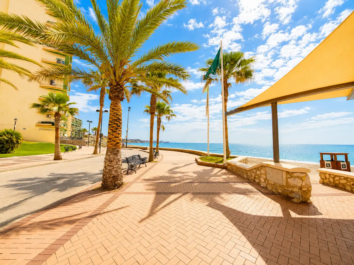 Vista exterior de Dúplex en venda en Fuengirola amb Aire condicionat, Moblat i Forn