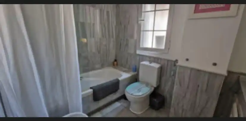 Badezimmer von Haus oder Chalet zum Verkauf in El Portil mit Privatgarten, Terrasse und Schwimmbad