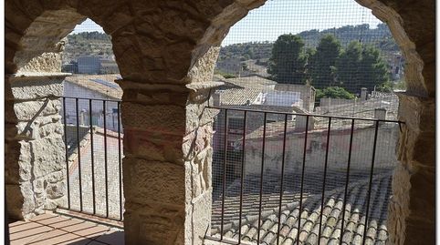 CASA DE PIEDRA ESQUINERA DE 257 M2 PRCTICAMNTE REFORMADA DE PIEDRA, 3 DORMITORIOS SUITES.