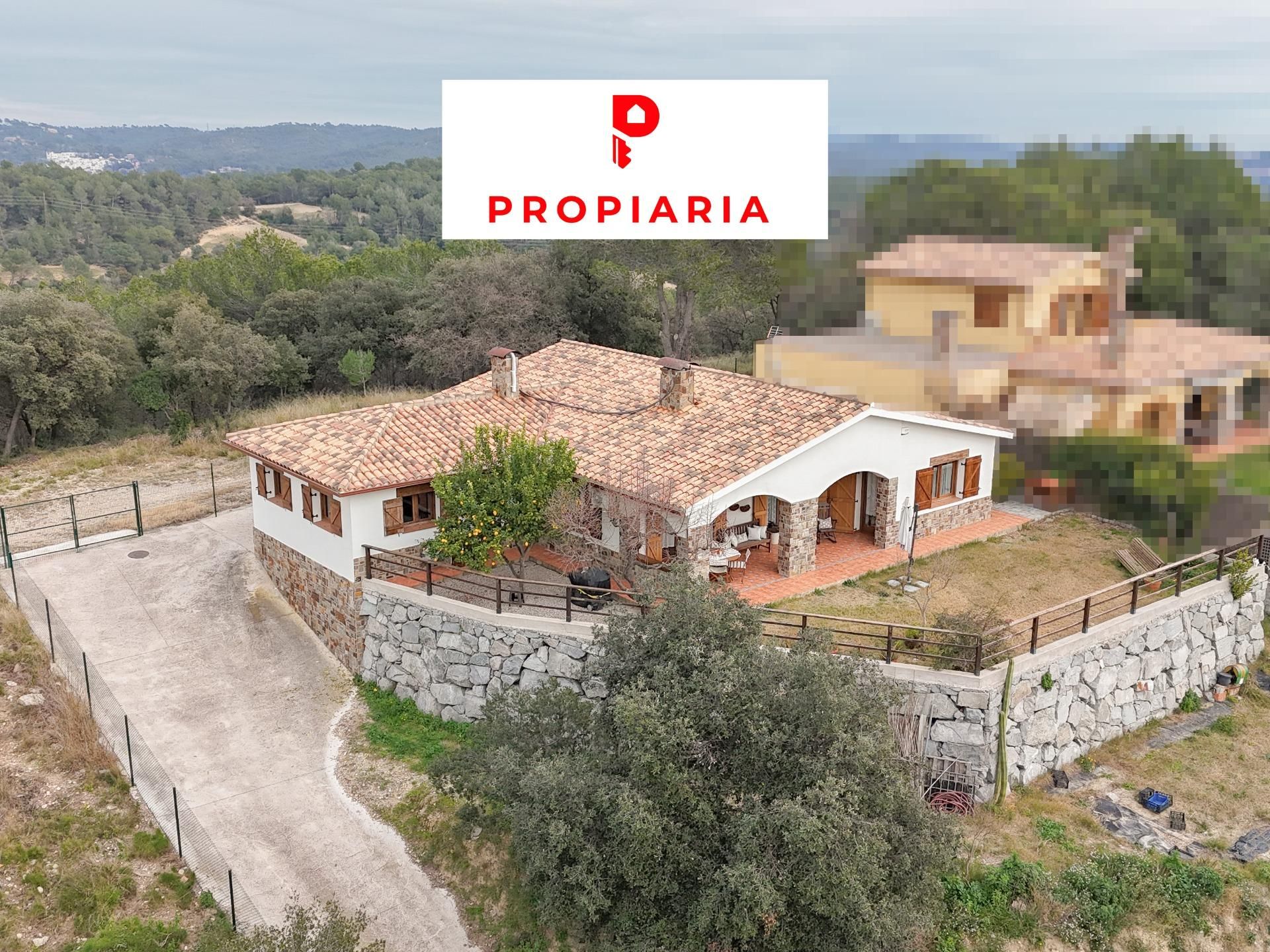 Vista exterior de Casa o xalet en venda en Rubí amb Jardí privat, Terrassa i Balcó