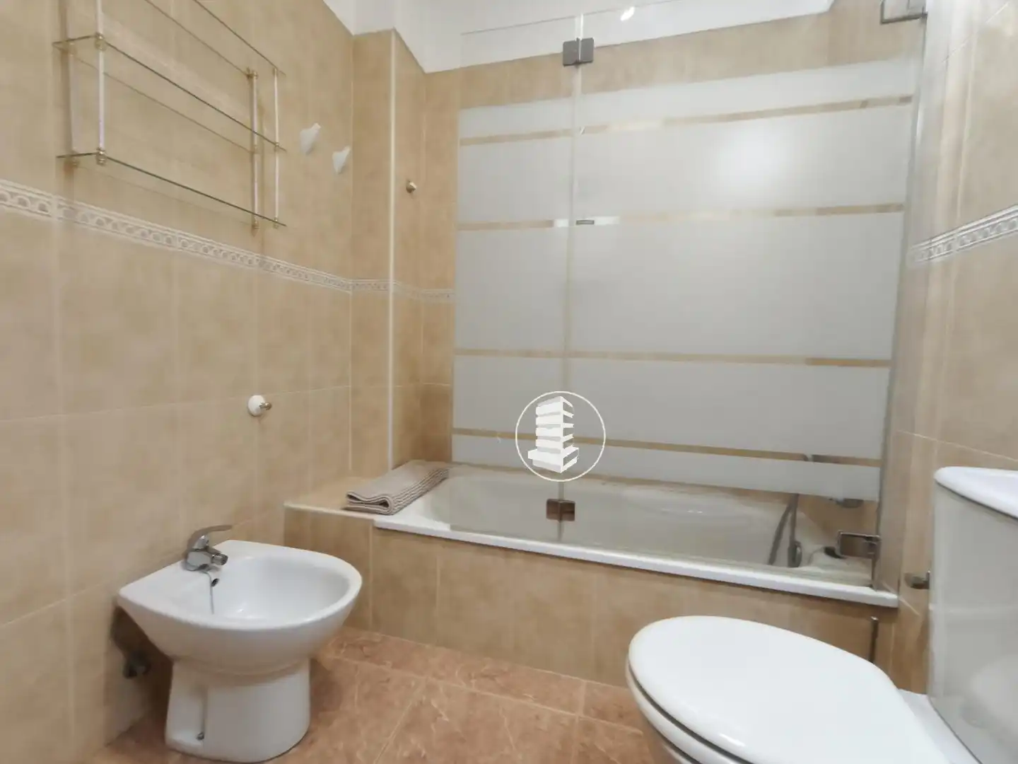 Baño de Piso de alquiler en Candelaria con Jardín privado, Terraza y Piscina