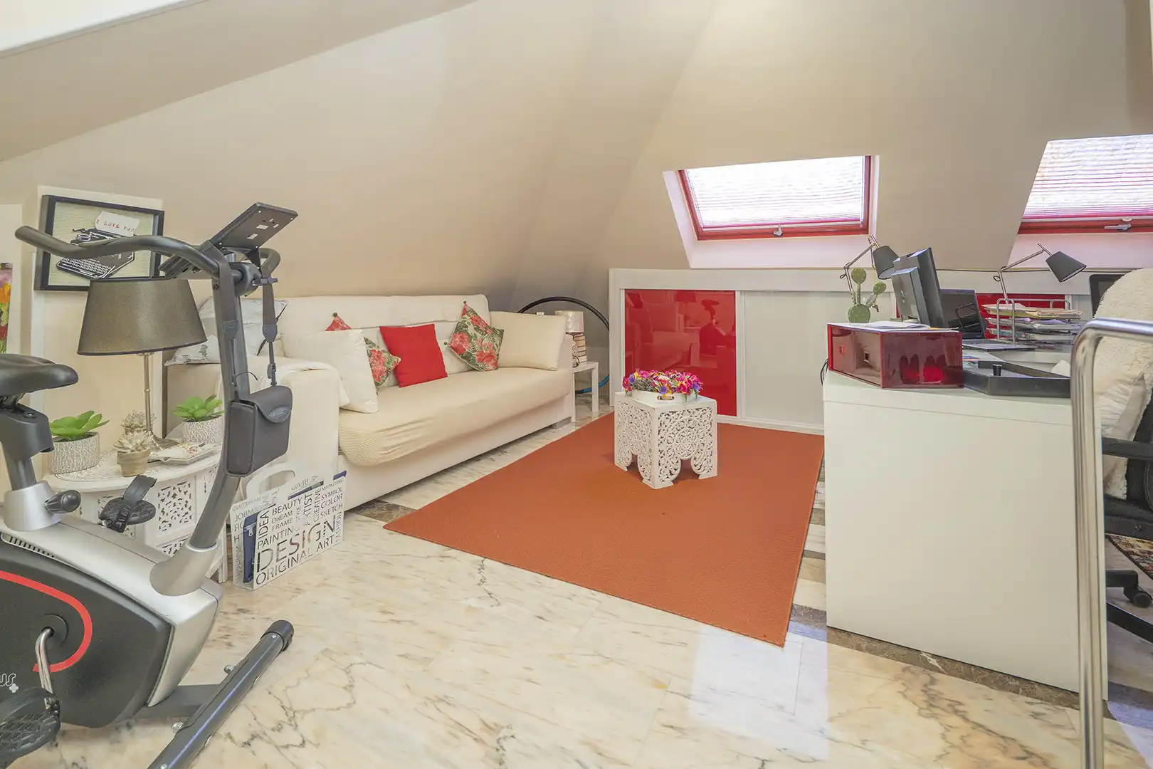 Sala de estar de Casa adosada en venta en Benalmádena con Terraza, Piscina y Internet