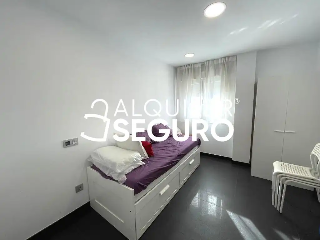 Bedroom of Flat for rent in Madrid  with Air Conditioner, Heating and Furnished