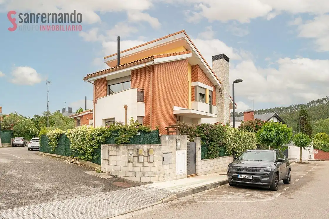 Vista exterior de Casa o xalet en venda en Piélagos amb Calefacció, Jardí privat i Traster