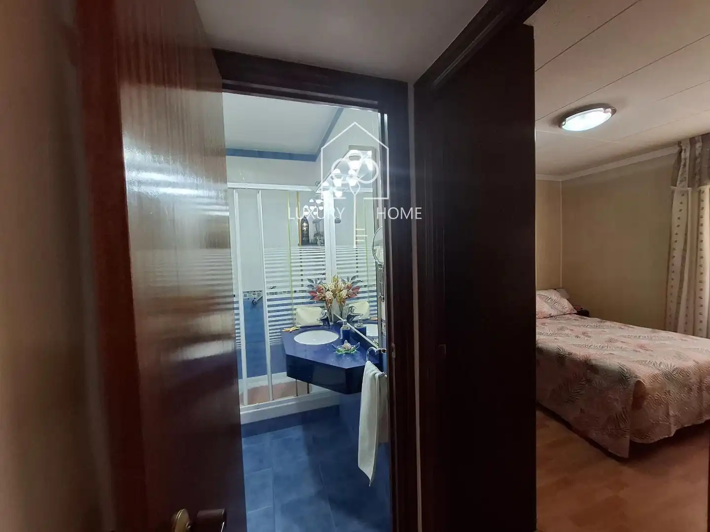 Habitación de Ático en venta en L'Hospitalet de Llobregat con Aire acondicionado, Calefacción y Parquet