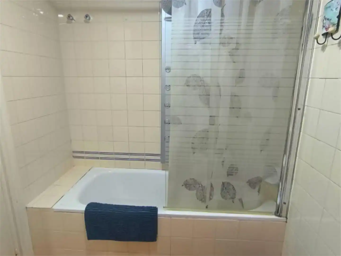 Badezimmer von Wohnung zur Miete in Almuñécar mit Klimaanlage und Balkon