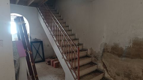 Casa para reformar en pleno centro de Brenes con gran potencial urbanístico.