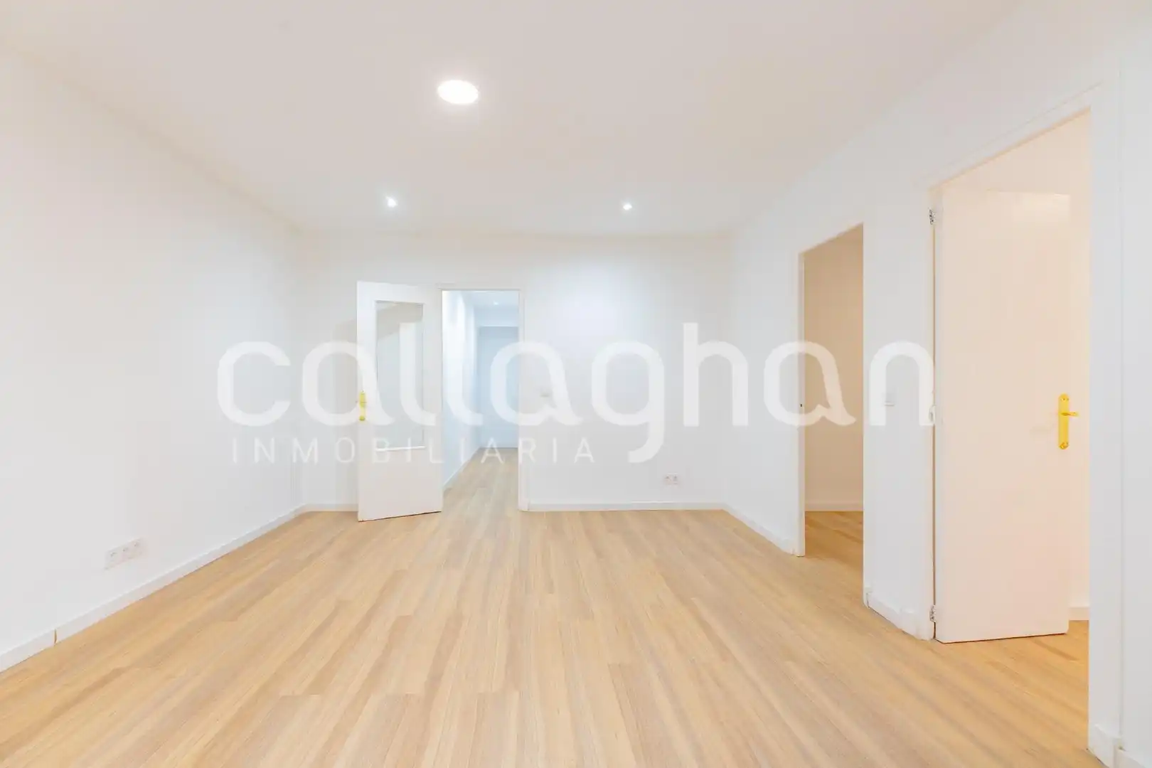 Piso en venta en Valencia con Balcón