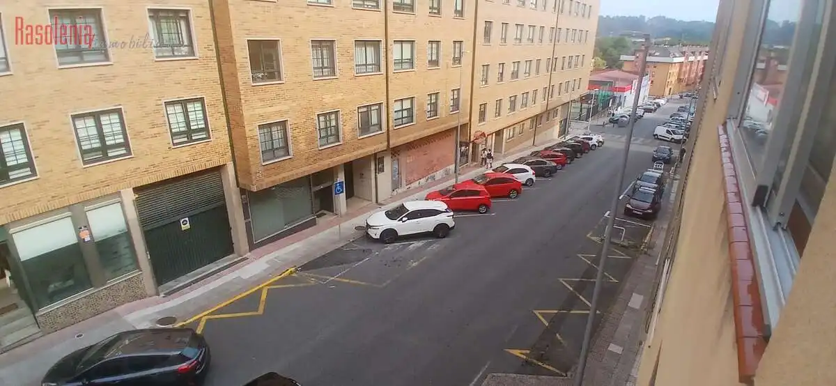 Parking de Piso en venta en Cambre  con Calefacción, Trastero y Amueblado