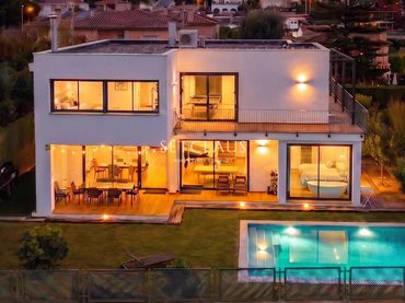 Chalet con balcón en venta en Premià de Dalt
