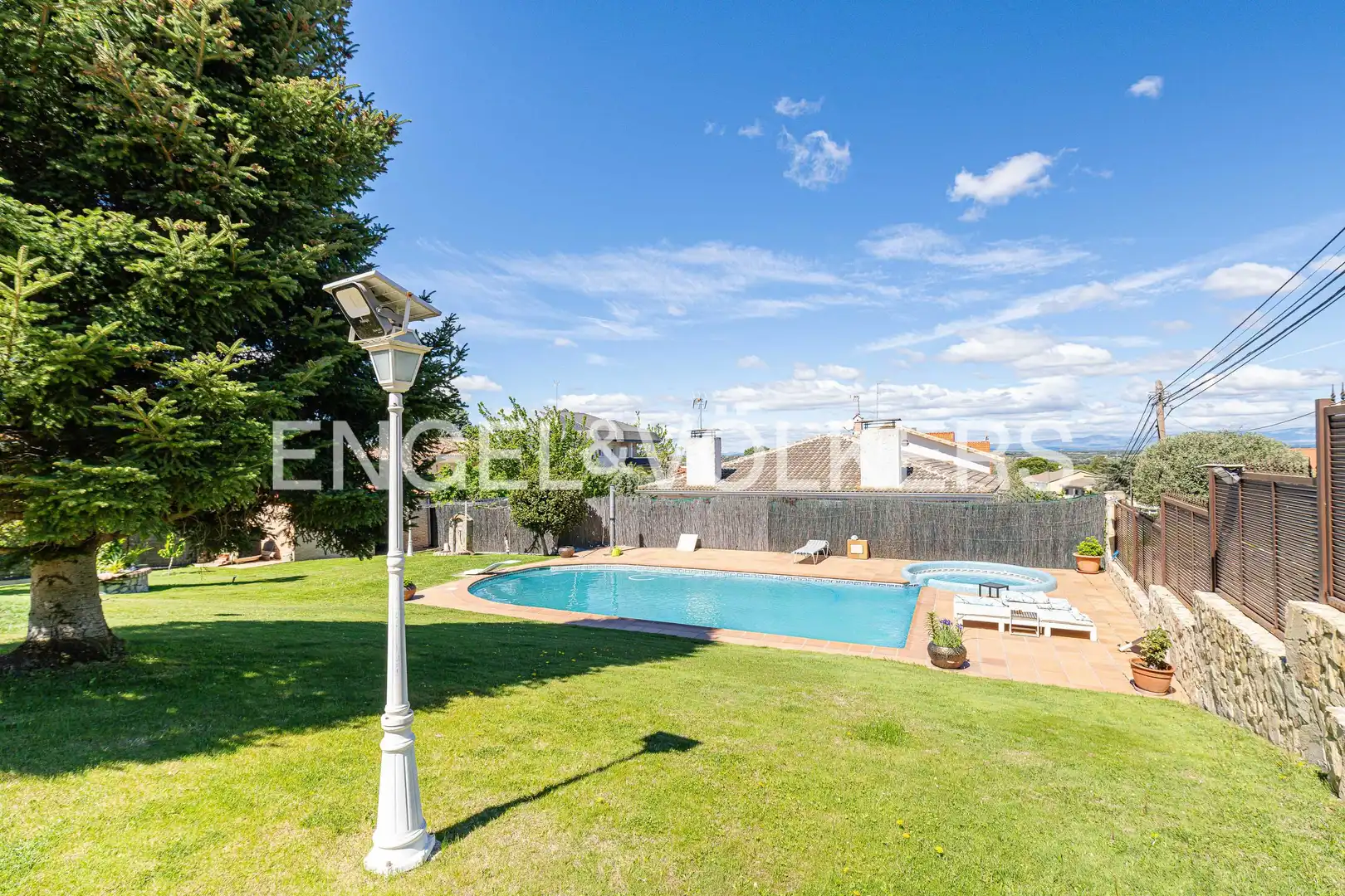 Piscina de Finca rústica en venda en Móstoles amb Aire condicionat, Calefacció i Jardí privat