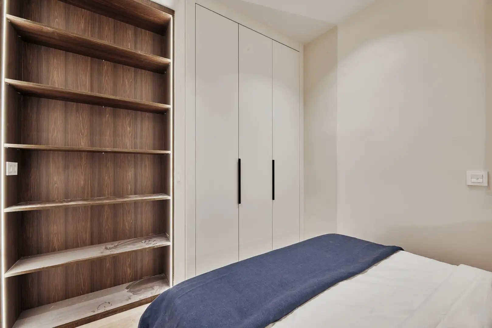Bedroom of Flat for sale in Madrid  with Air Conditioner, Heating and Furnished