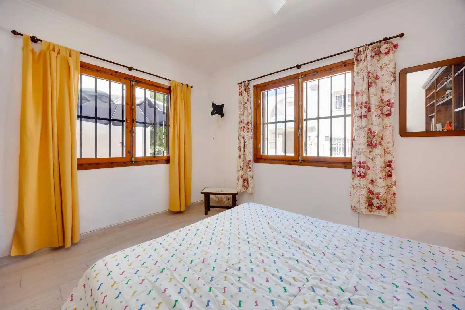 Dormitori de Casa o xalet en venda en Torrevieja amb Aire condicionat, Jardí privat i Terrassa