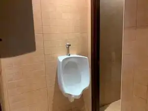 Badezimmer von Geschaftsraum zur Miete in Canido