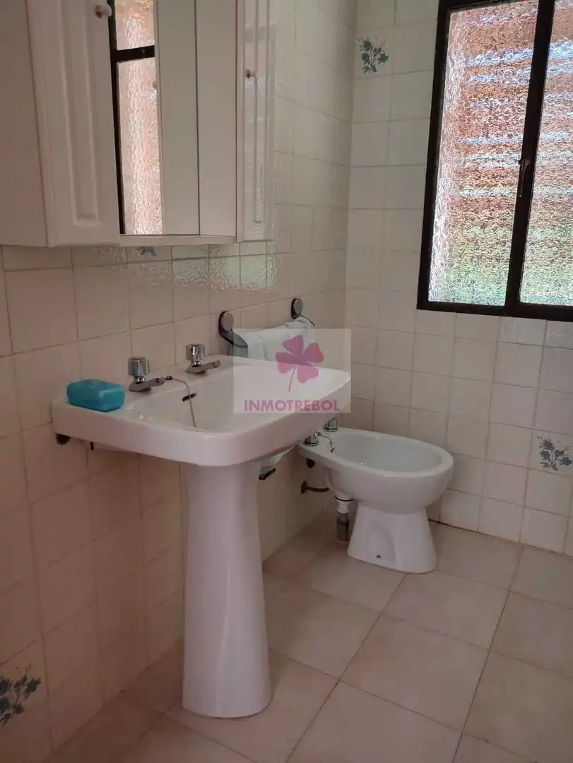 Bany de Casa o xalet en venda en Alanís amb Jardí privat, Terrassa i Traster