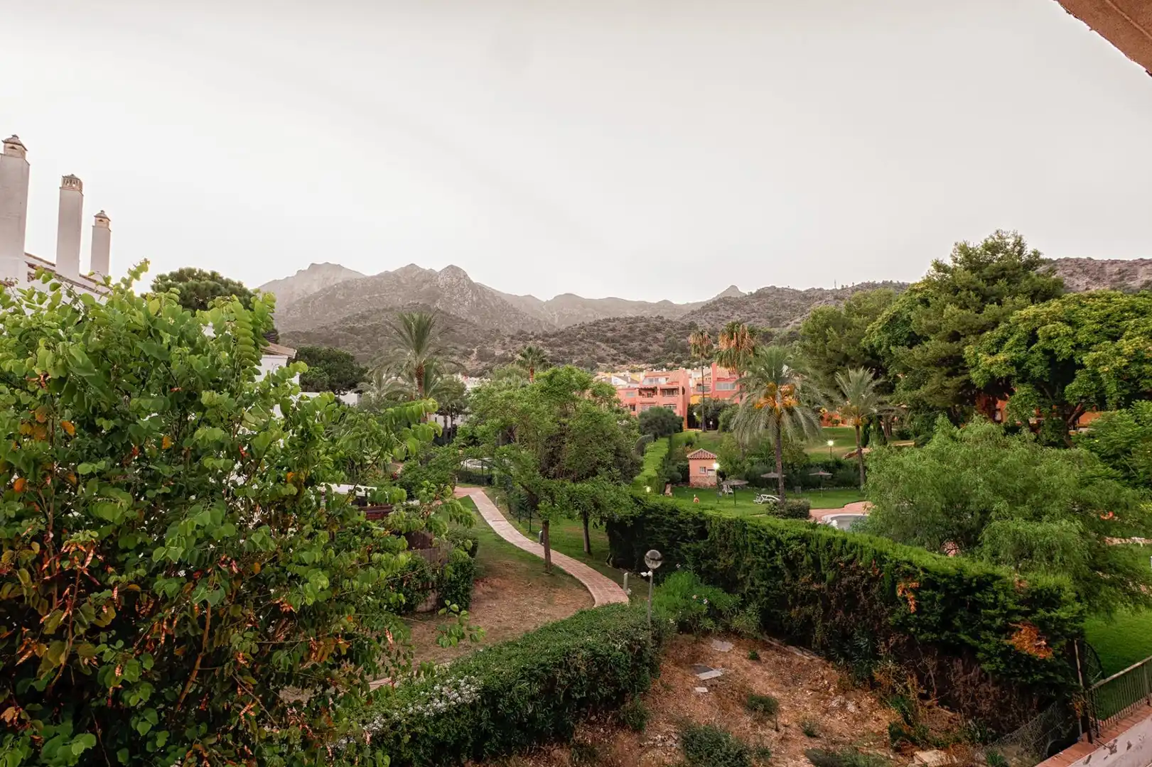 Jardí de Casa adosada en venda en Marbella amb Aire condicionat, Terrassa i Moblat